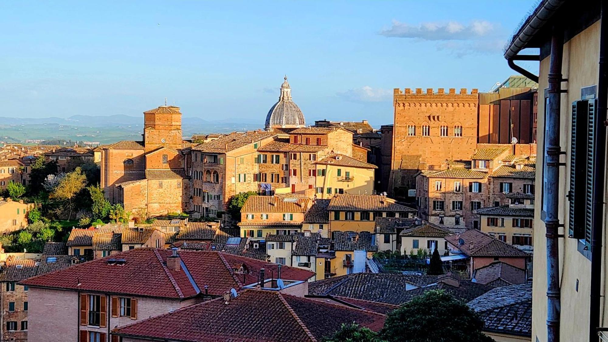 Apartamento La Dimora Di Amedeo Siena Exterior foto