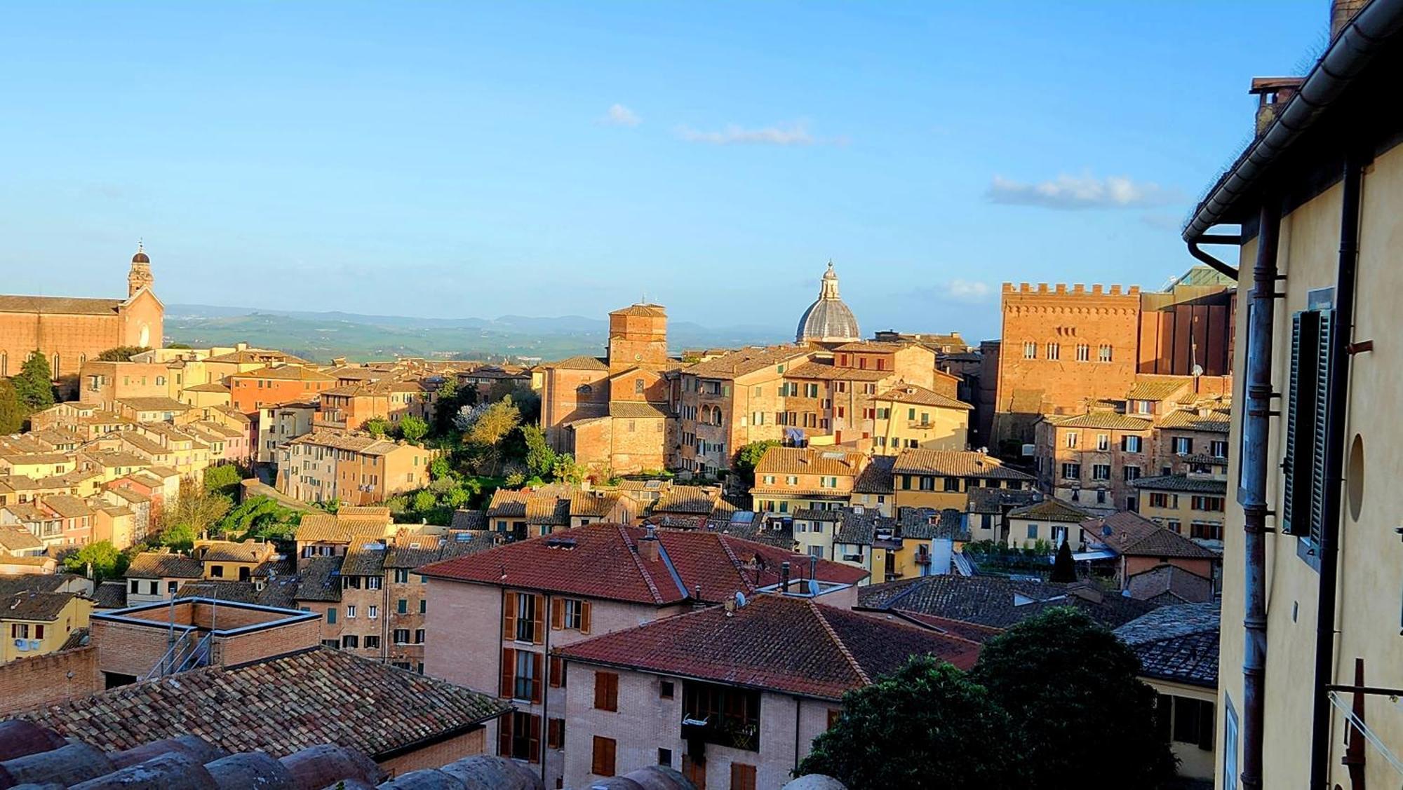 Apartamento La Dimora Di Amedeo Siena Exterior foto